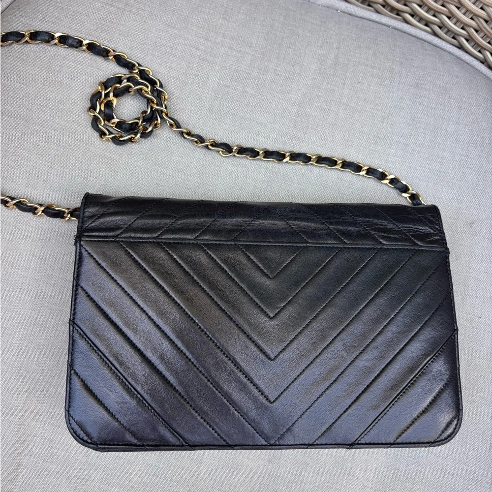 Authentic CHANEL black lambskin leather V stitch single flap 24k gold hardware